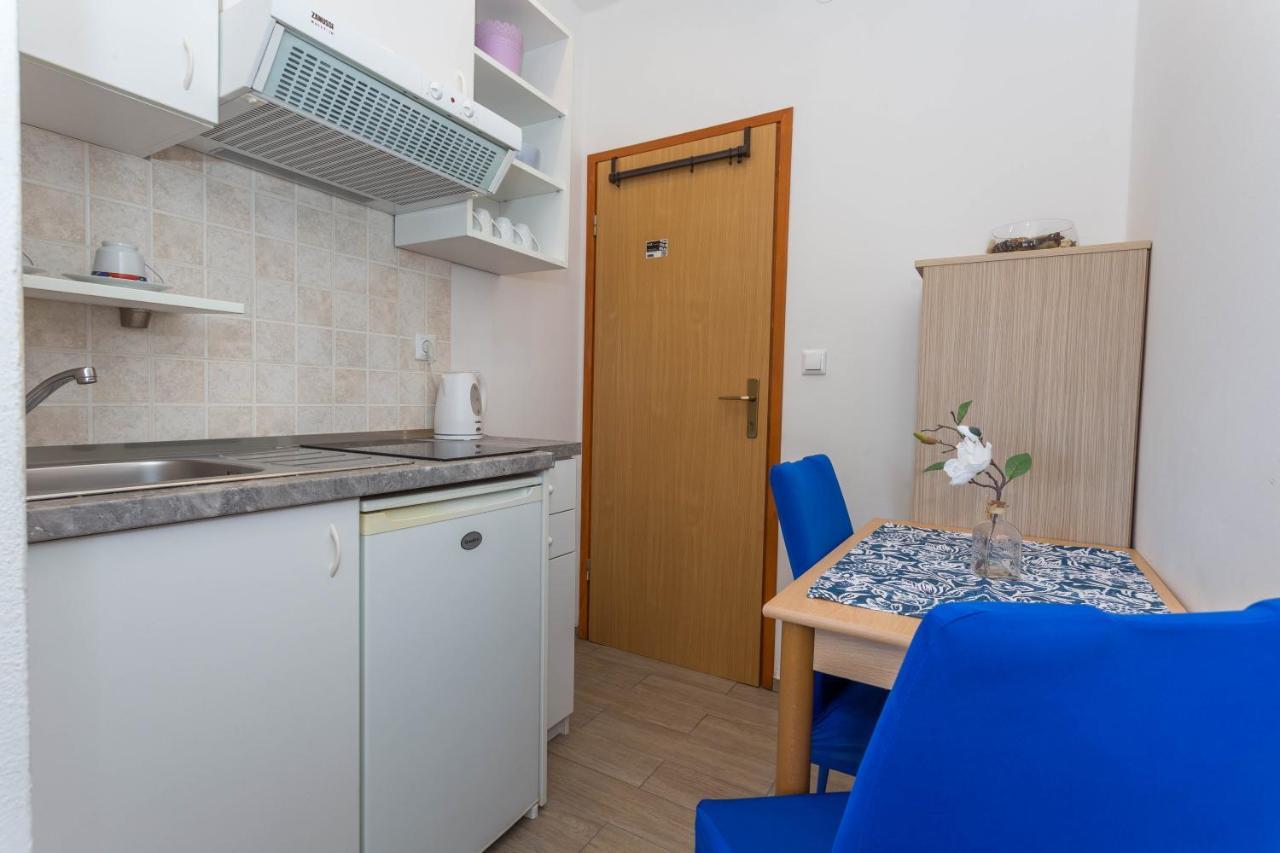 Apartments And Rooms Ivanovic 赫瓦尔 外观 照片